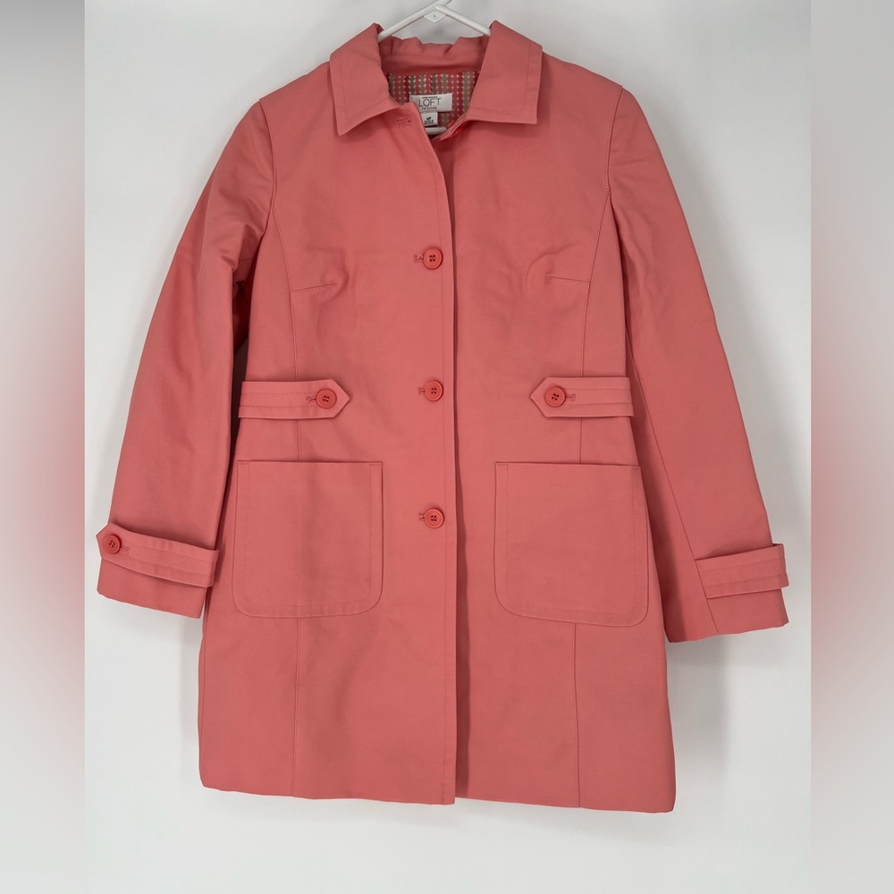 LOFT PETITES NWOT RAIN COAT W/POLKA DOT LINING, DEEP POCKETS, STYLISH WELL MADE